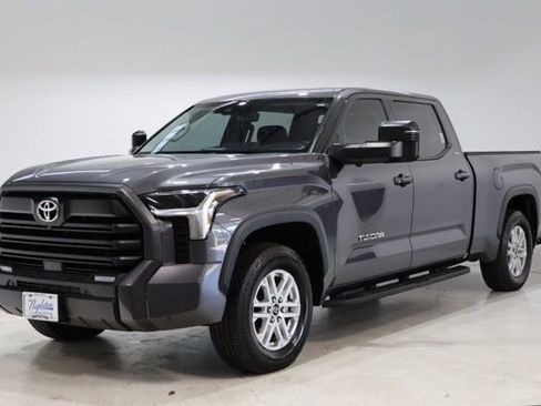 Used 2022 Toyota Tundra SR5 w/ SR5 Premium Package AWD/4WD image 3