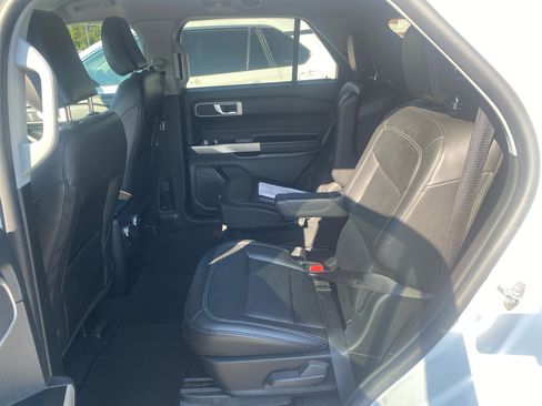 Used 2021 Ford Explorer XLT w/ Equipment Group 202A image 10