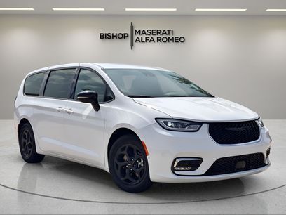 Used 2024 Chrysler Pacifica Limited