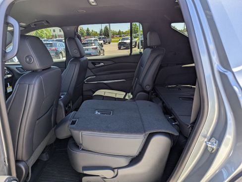New 2026 Chevrolet Traverse LT w/ Midnight/Sport Edition AWD/4WD image 31