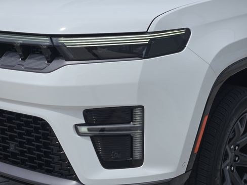 New 2026 Jeep Grand Wagoneer Limited AWD/4WD image 6