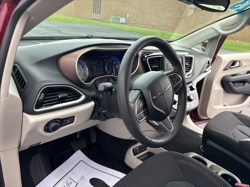 Used 2023 Chrysler Voyager LX FWD image 49