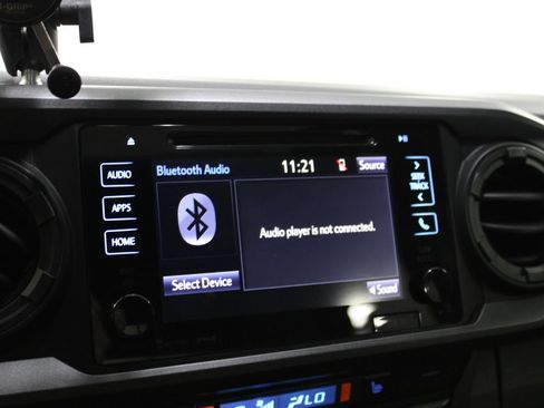 Used 2017 Toyota Tacoma TRD Off-Road w/ Premium & Technology Package AWD/4WD image 46