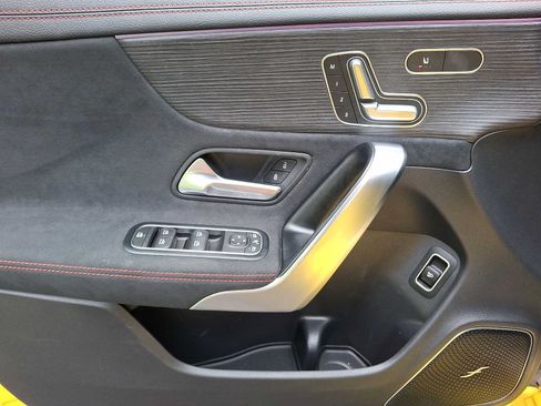 Used 2023 Mercedes-Benz CLA 250 4MATIC image 9