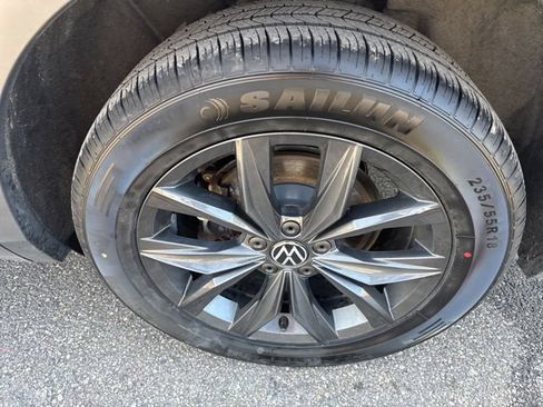Used 2024 Volkswagen Tiguan SE AWD/4WD image 11