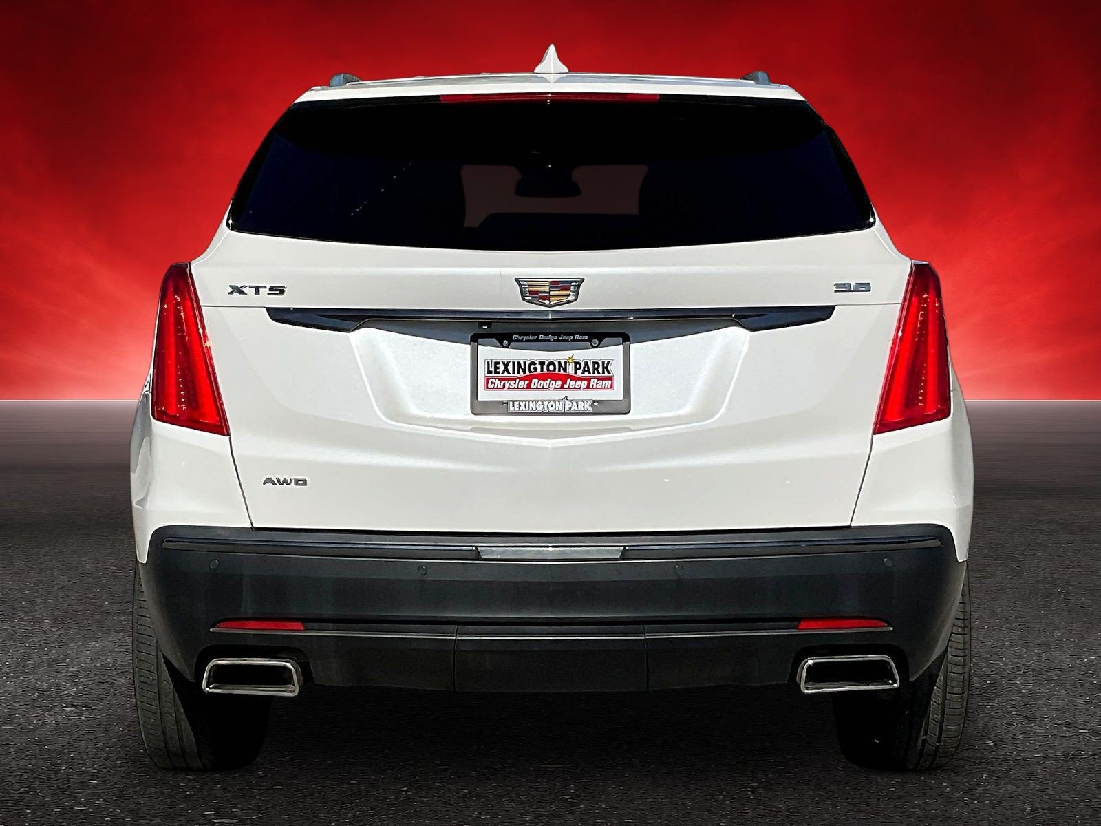 Used 2018 Cadillac XT5 Luxury w/ LPO, Black Ice Package AWD/4WD image 6