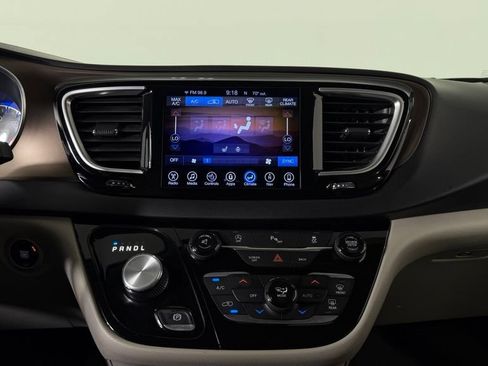 Used 2017 Chrysler Pacifica Touring-L Plus FWD image 20