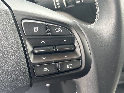 Certified 2025 Hyundai Venue SEL FWD image 26
