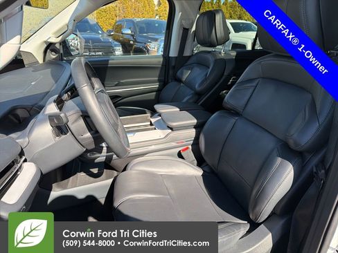 Used 2025 Lincoln Navigator L Reserve image 8