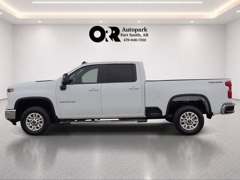 Used 2025 Chevrolet Silverado 2500 LT w/ Convenience Package AWD/4WD image 3