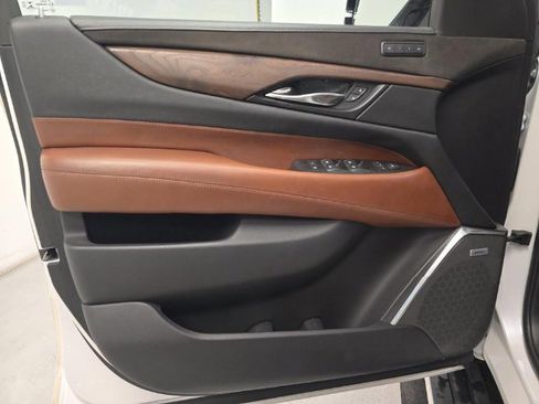 Used 2020 Cadillac Escalade ESV Premium Luxury image 9