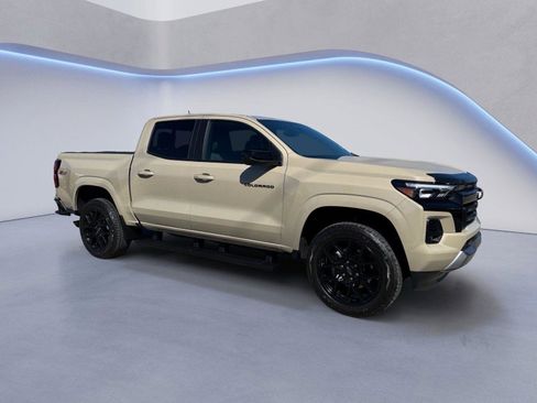 Used 2024 Chevrolet Colorado Z71 w/ LPO, Dark Essentials Package image 8