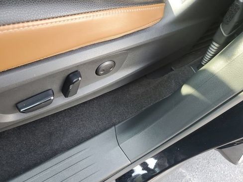 Used 2025 Nissan Pathfinder Platinum FWD image 15