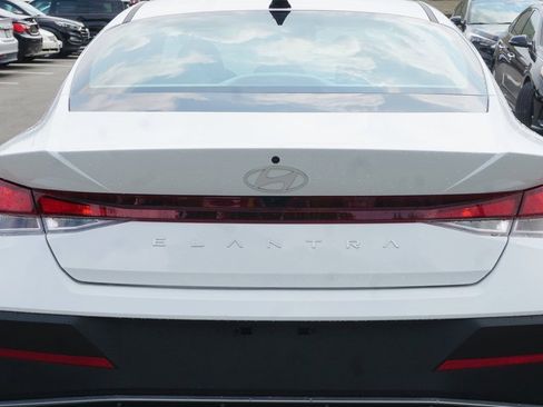 Used 2024 Hyundai Elantra SEL image 5