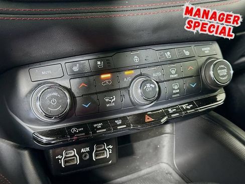 Used 2024 Dodge Durango GT RWD image 18