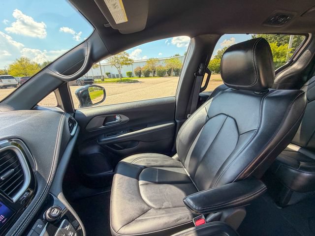 Used 2025 Chrysler Pacifica Select FWD image 15
