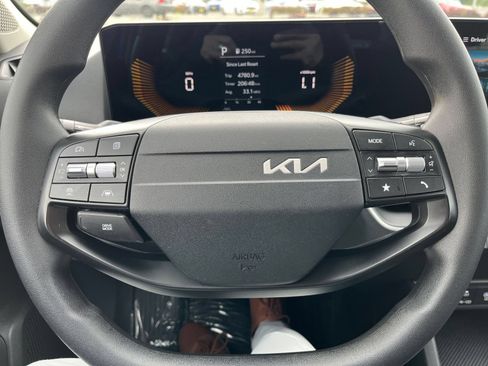 Used 2025 Kia K4 FWD image 24
