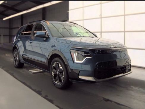 Certified 2023 Kia Niro Wind FWD image 2