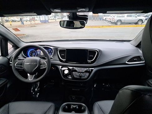 New 2026 Chrysler Pacifica Select image 19