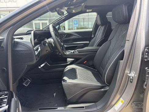 New 2026 Cadillac Lyriq V AWD/4WD image 9