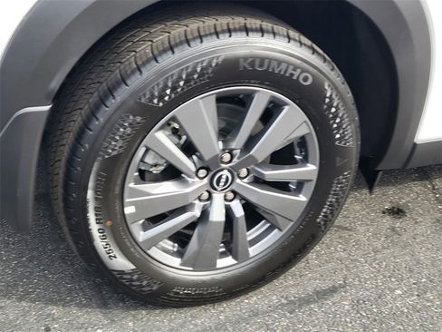 New 2025 Nissan Pathfinder SV w/ SV Premium Package image 3