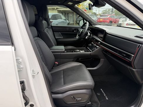 Used 2025 Hyundai Santa Fe Calligraphy image 10