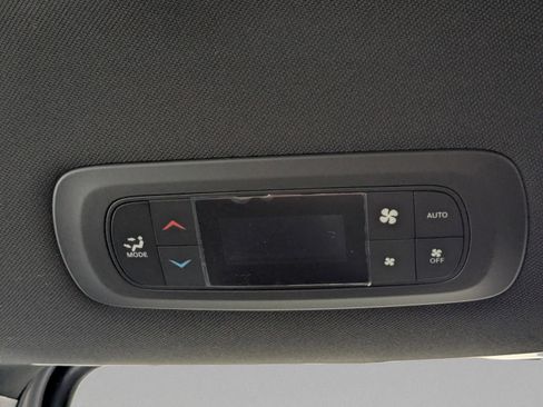 New 2026 Chrysler Pacifica Select image 15