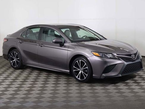 Used 2018 Toyota Camry SE image 45