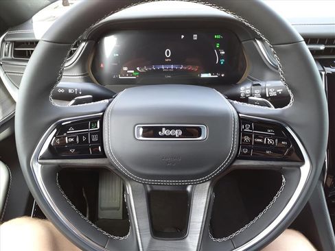 New 2024 Jeep Grand Cherokee Overland w/ Luxury Tech Group IV image 16