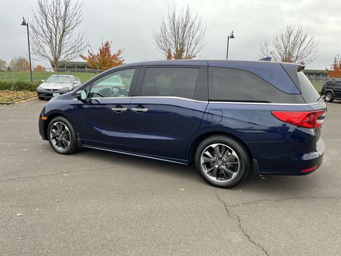 Certified 2023 Honda Odyssey Elite image 3