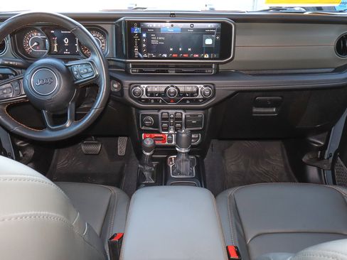 Used 2024 Jeep Gladiator Mojave w/ Technology Group image 9