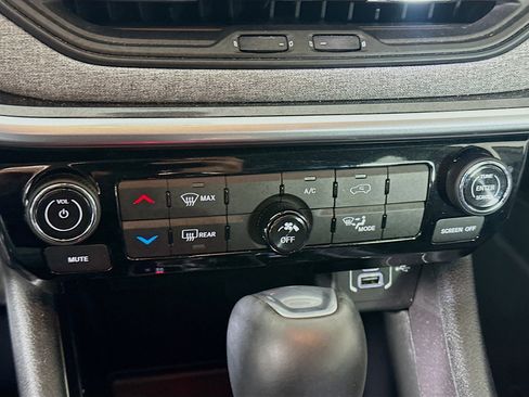 Used 2022 Jeep Compass Latitude image 23