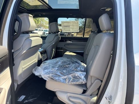 New 2026 Jeep Grand Wagoneer Summit image 27