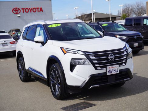 Used 2024 Nissan Rogue Platinum image 1