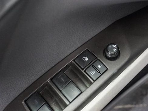 Used 2022 Toyota Camry LE FWD image 6