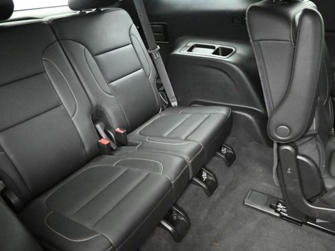 Certified 2023 GMC Acadia SLT image 10