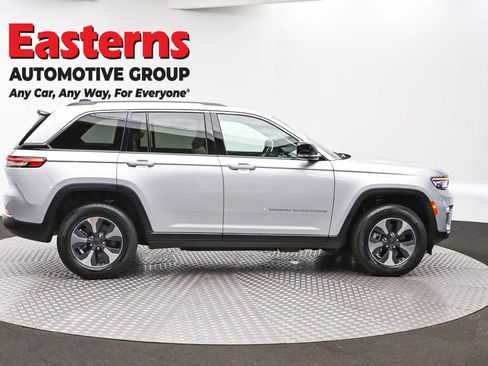 Used 2022 Jeep Grand Cherokee Limited 4xe w/ Luxury Tech Group II AWD/4WD image 4