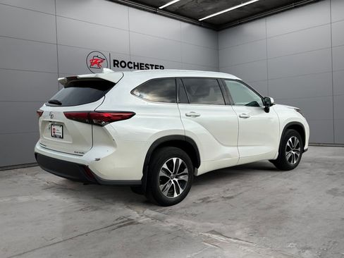 Used 2021 Toyota Highlander XLE AWD/4WD image 5