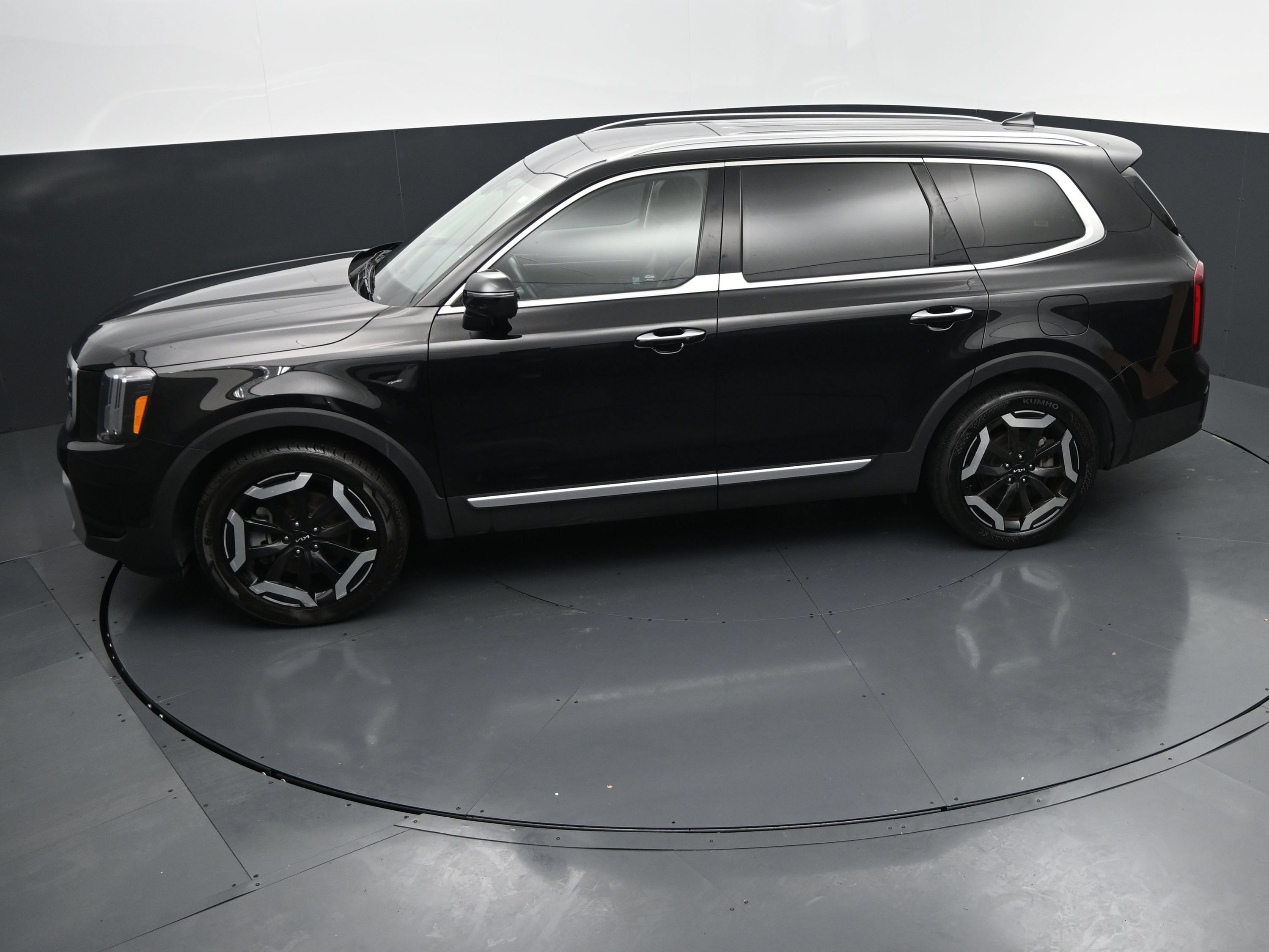 Used 2025 Kia Telluride S FWD image 27