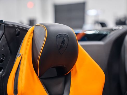 Used 2021 Lamborghini Huracan EVO RWD image 21