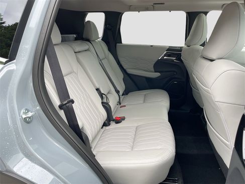 New 2025 Mitsubishi Outlander SEL image 29