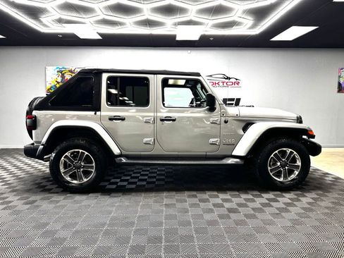 Used 2019 Jeep Wrangler Unlimited Sahara w/ Safety Group image 16