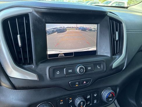 Used 2022 GMC Terrain SLE w/ Driver Convenience Package FWD image 16