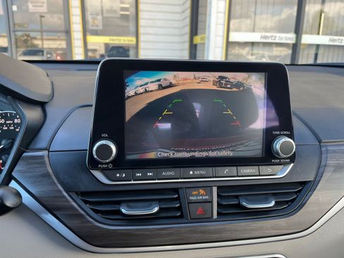 Used 2025 Nissan Altima 2.5 SV image 23