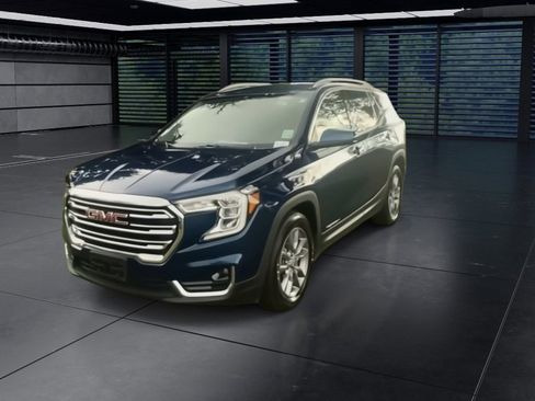 Used 2023 GMC Terrain SLT image 4