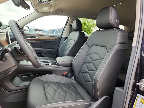 New 2026 Volkswagen Atlas SE FWD image 13