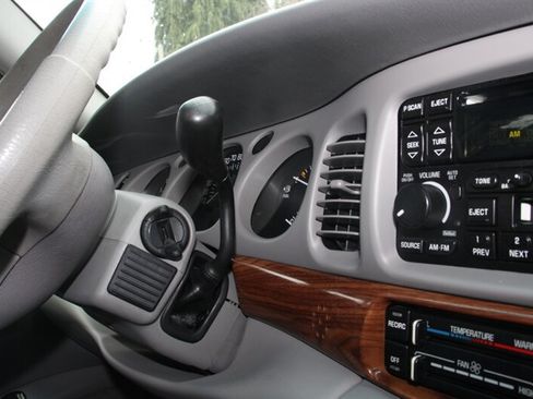 Used 2001 Buick Le Sabre Custom w/ Luxury Pkg FWD image 8