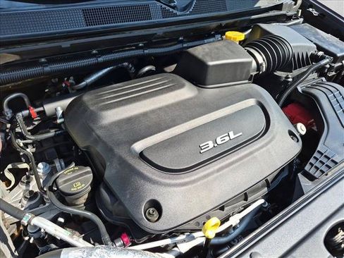 Used 2018 Chrysler Pacifica Touring-L FWD image 22