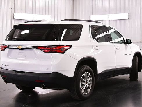 Used 2023 Chevrolet Traverse LT w/ Rear Camera Mirror Package image 7