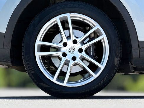 Used 2020 Porsche Cayenne AWD/4WD image 18